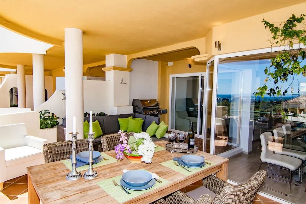 SAA2 Stunning 3 bedroom apt in Puerto Banus Roomservice