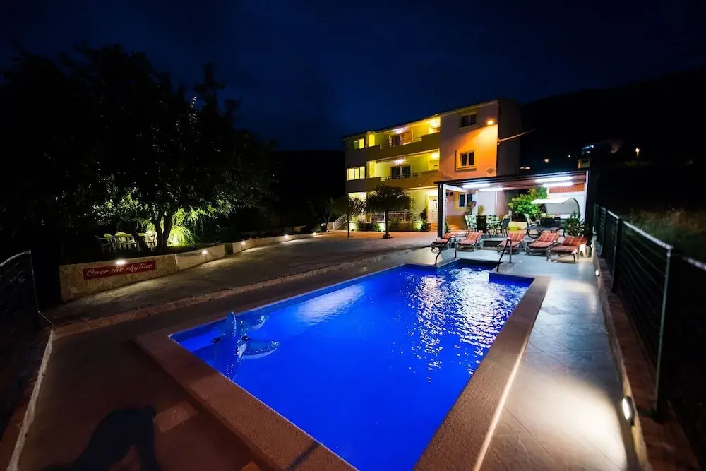 Mariska - With Swimming Pool - A1
