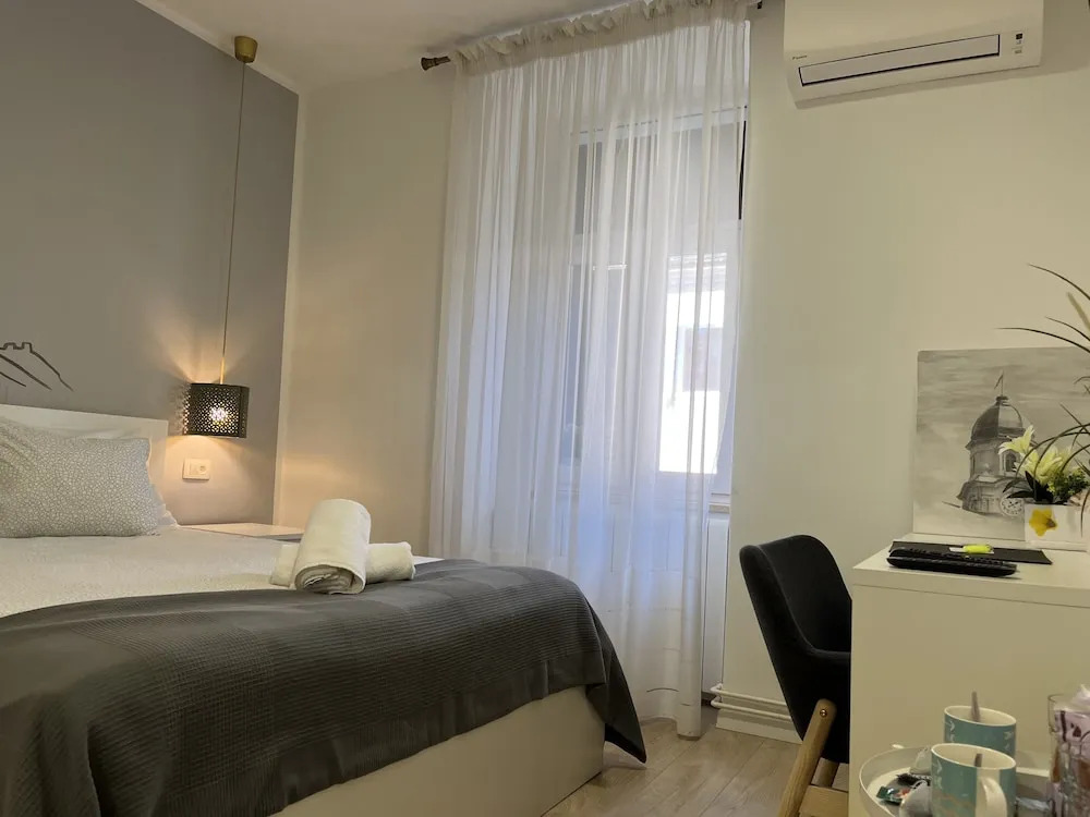 Sir Johns Apartments