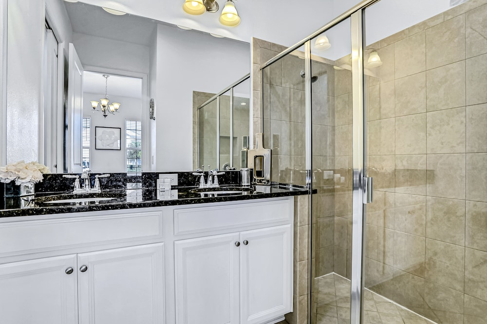 Dog-friendly Townhome With Private Pool, Screened Lanai, Fast Wifi, W/d, AC