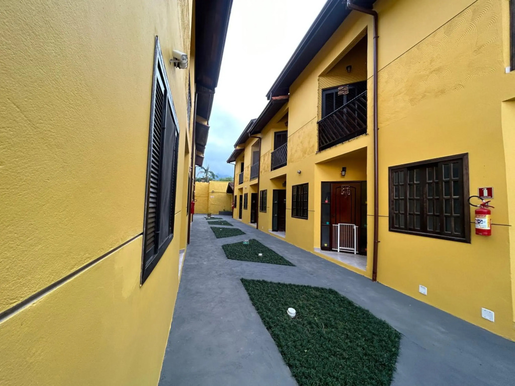 A 500m Praia Maranduba, casa 2 quartos em Condomínio