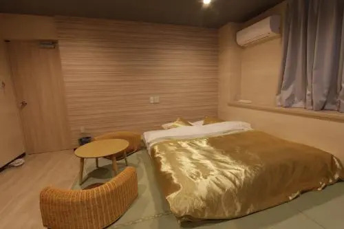 Hotel Blue Moon