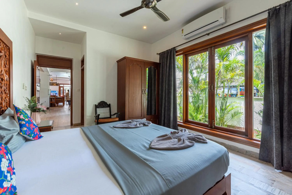 10BHK Super Luxury Villa with Private Pool