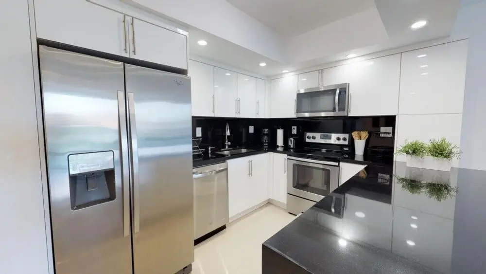 Premium 2 Bedroom + Den Apartment Or201
