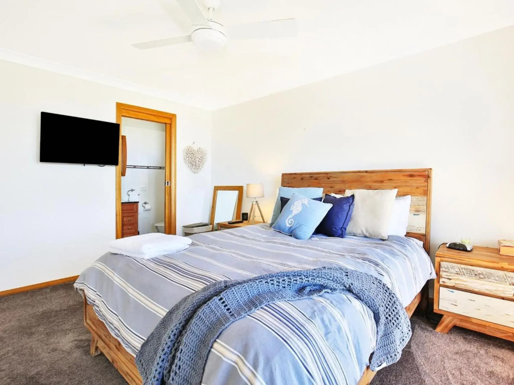 Shores I Pet Friendly I 1 Min Walk to Beach