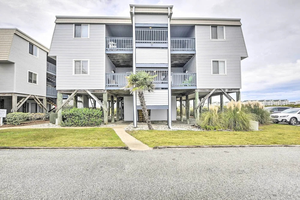 Cozy Ocean Isle Beach Condo, Steps to the Beach!