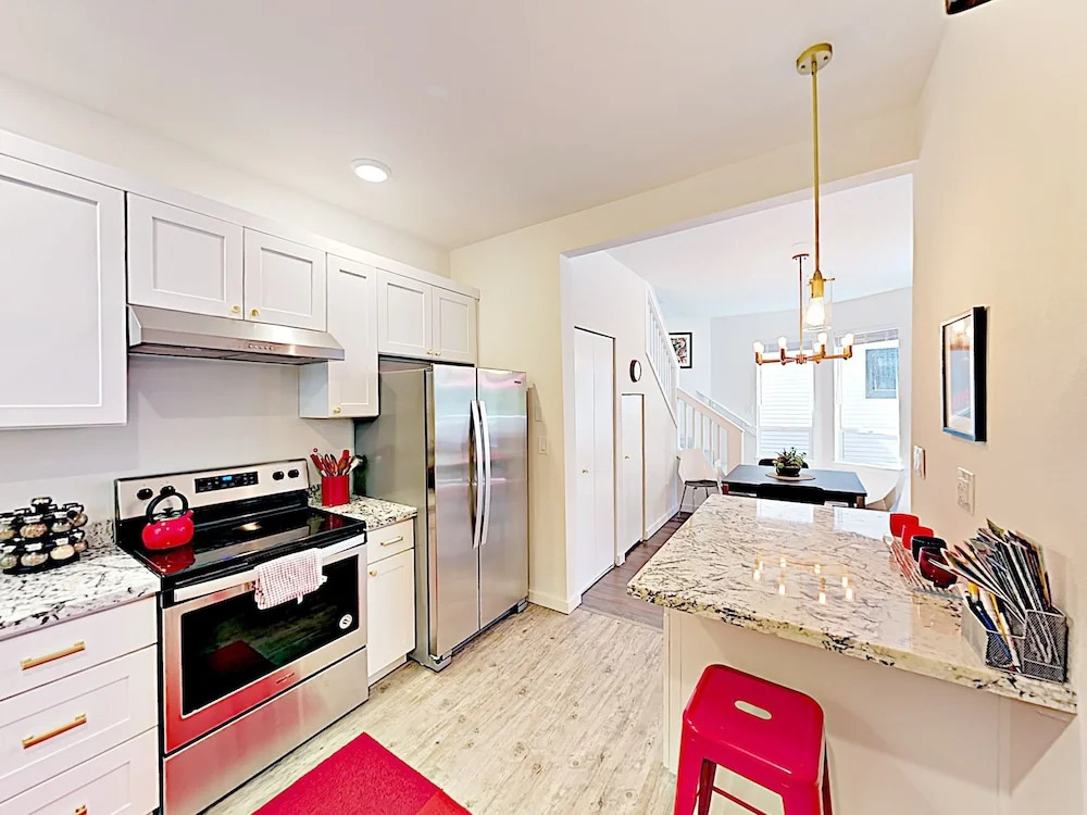 1124 14th Ave Townhome by RedAwning