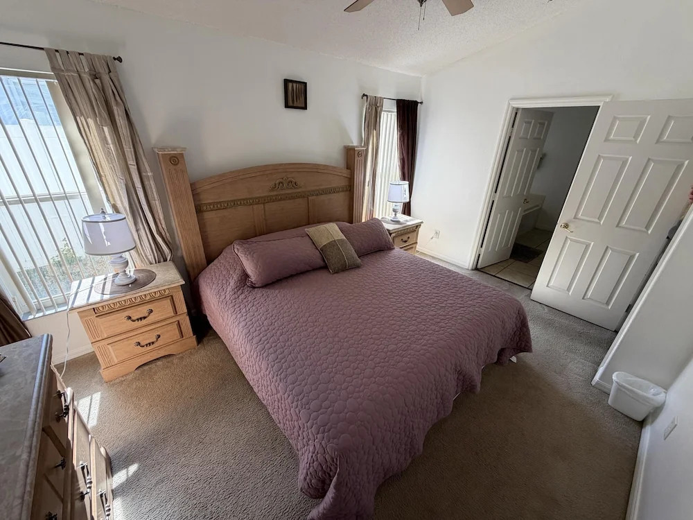 Daisy's Den - Five Bedroom Home