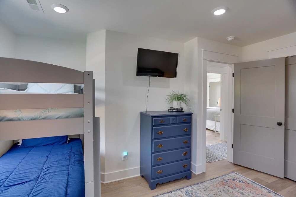 Modern Luxury Retreat: Walk to Tims Ford Lake!