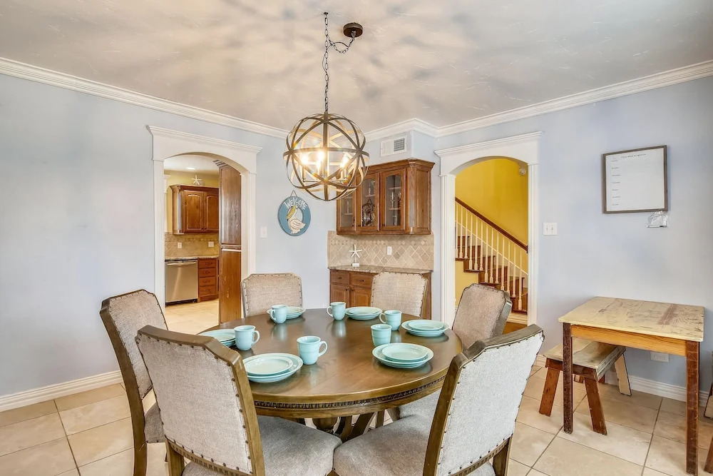 The Turquoise Turtle 4 Bedroom Home