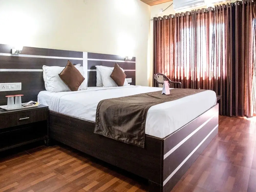 The Hotel Rajmahal & Banquet