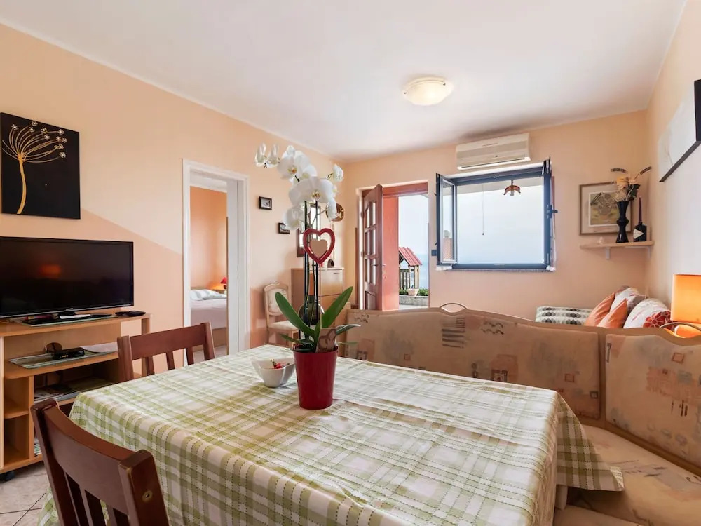 Attractive Villa Antonio Apartment in Opatija near Črnikovica Beach