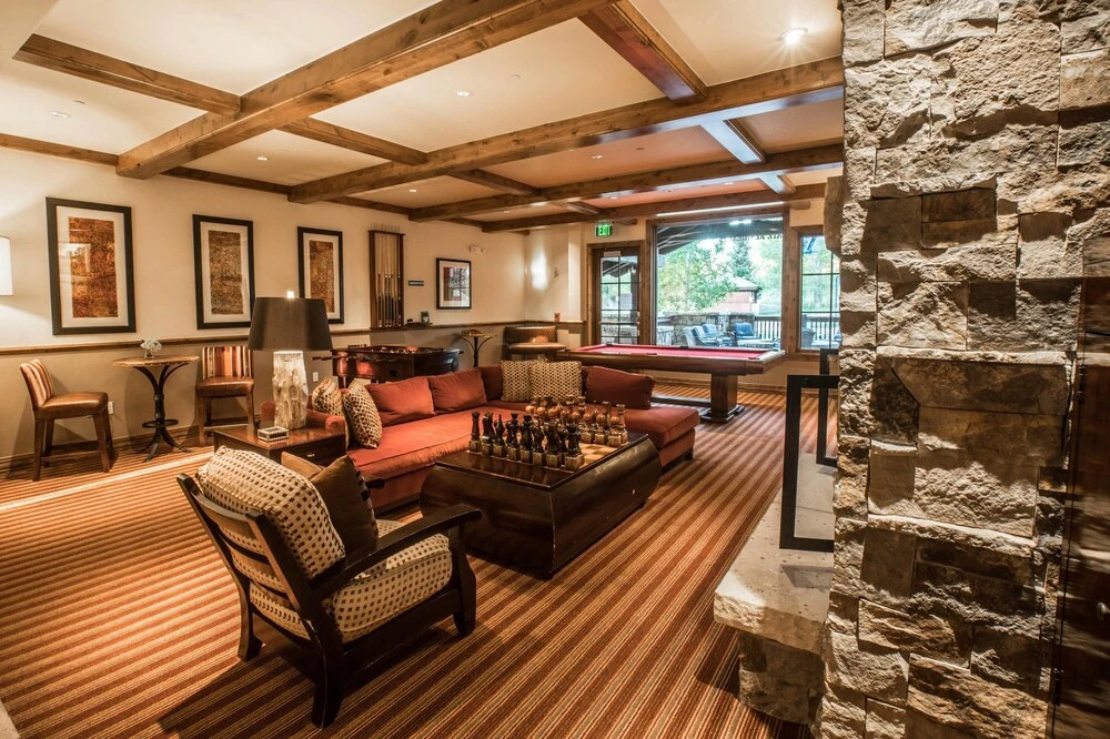 Ski-in/ski-out All-suite W/ Pool, Gym & Hot Tubs 2 Bedroom Condo