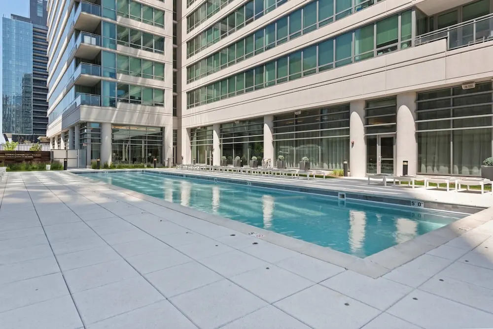 Brand-new 3BR City Views Prime West Loop Spot