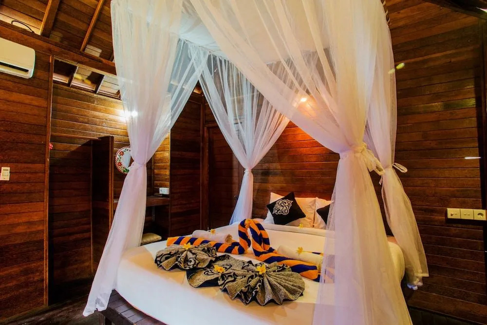 Villa Cahaya - Ocean, sunset and volcano views, an island hideout