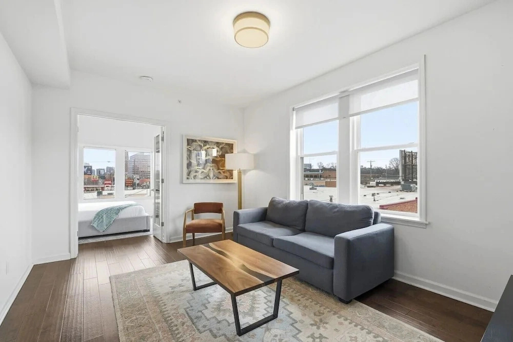 Bright 3BR Aptclose to Universities Parking