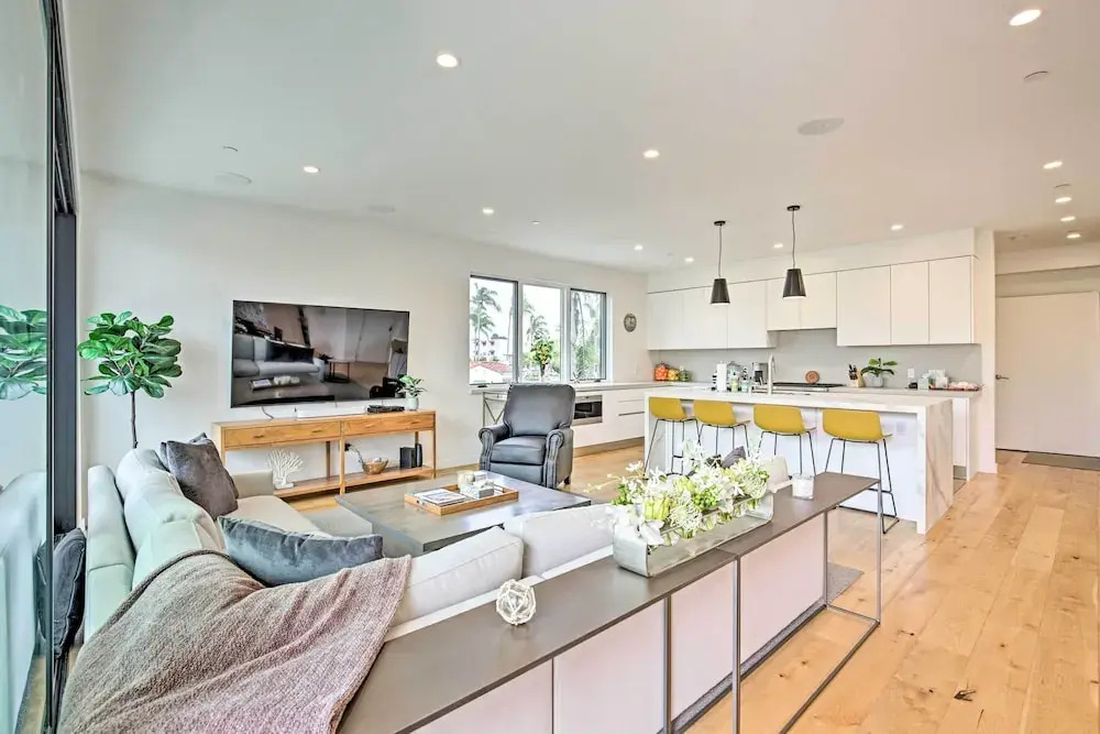 Chic Coronado Retreat w/ Patio & 4 Cruiser Bikes!
