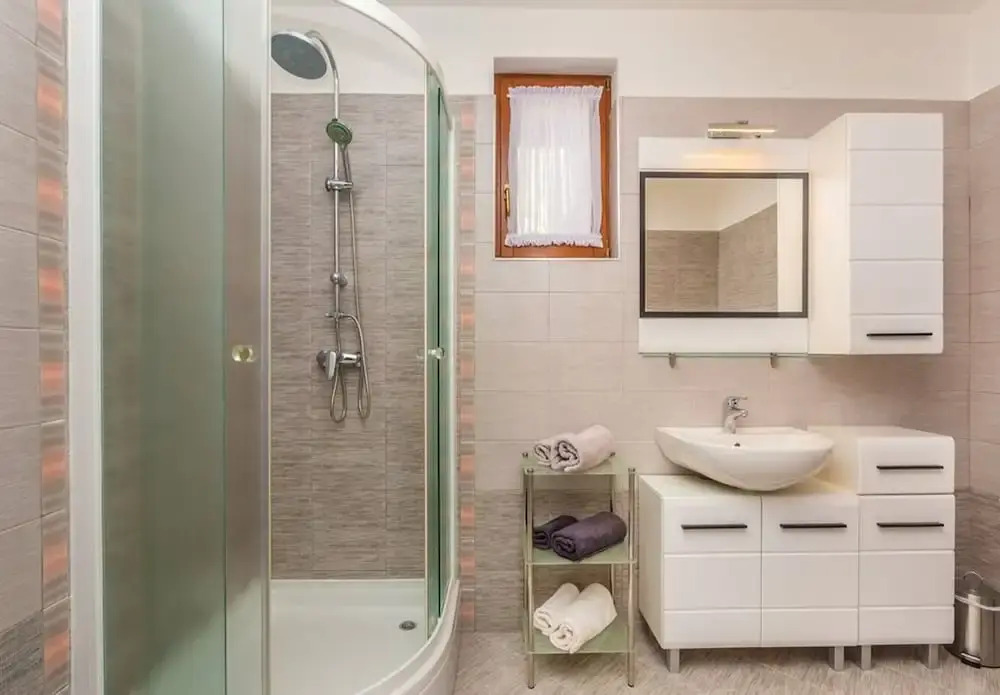 Apartments Ivni