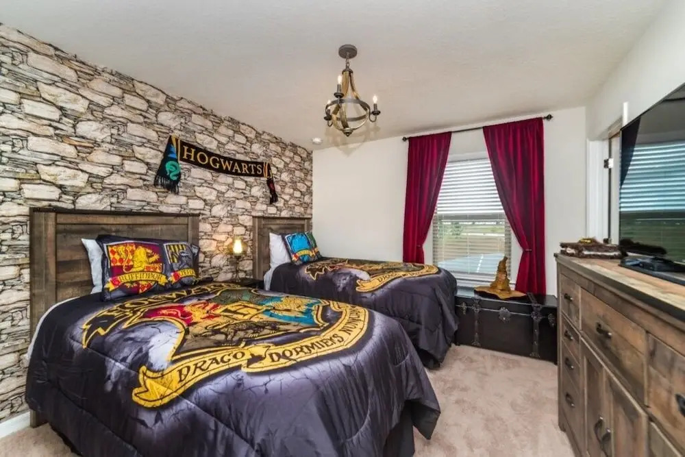 Elegant, Beautiful 5 Bed 5,5 Bath House w Pool 1879