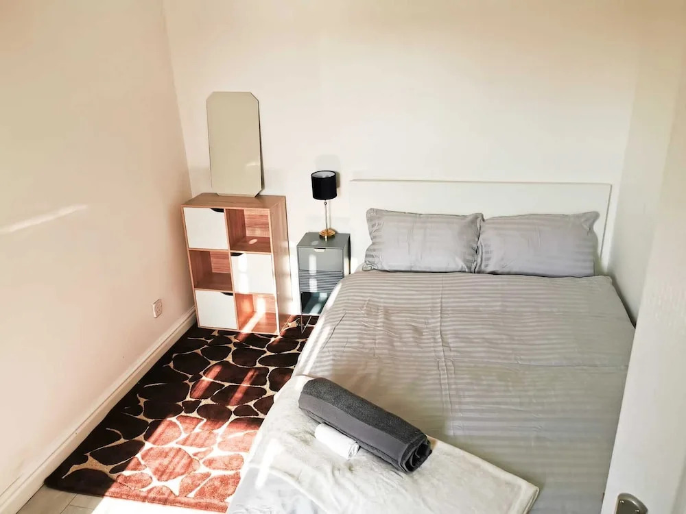 Charming 4-bed House in Manchester