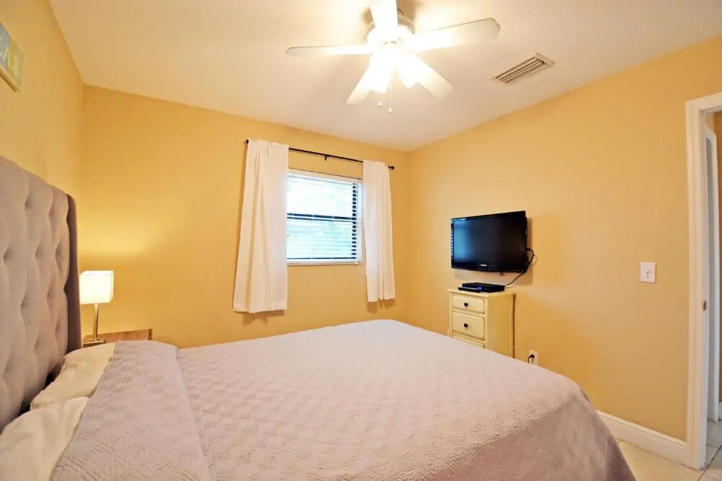 Paradise Beach - West 2414