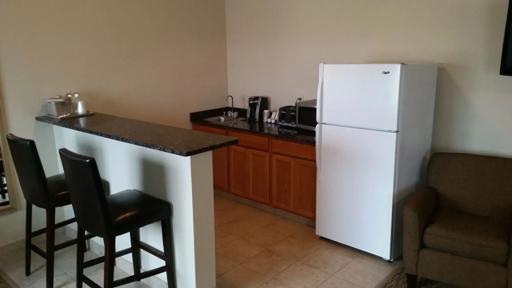 Rock Island Inn & Suites