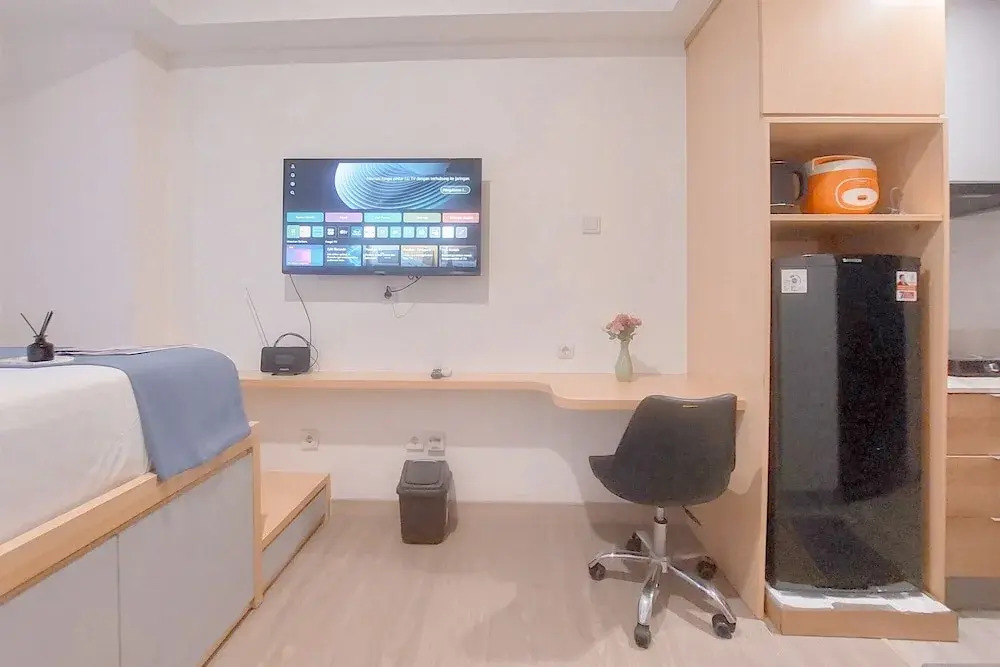 Best Place And Elegant Studio Collins Boulevard Apartment