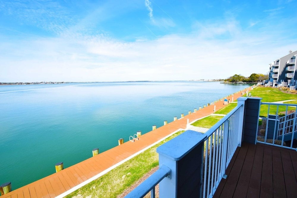 Harbour Island 103l 2 Bedroom Condo