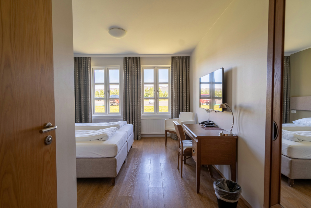 Gistihúsið - Lake Hotel Egilsstadir