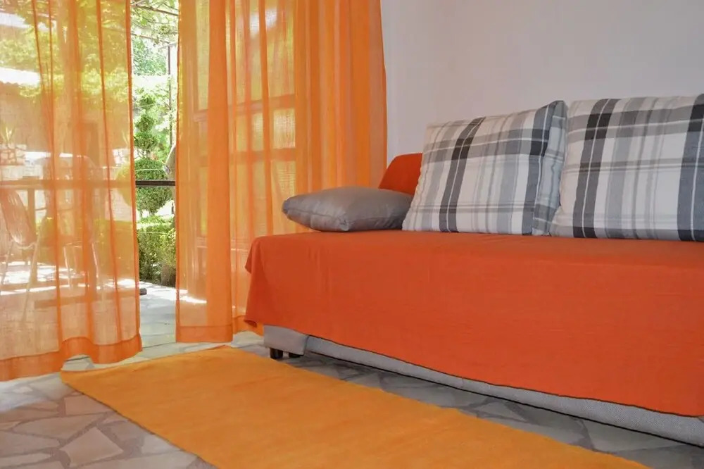 Apartment and Rooms Danica