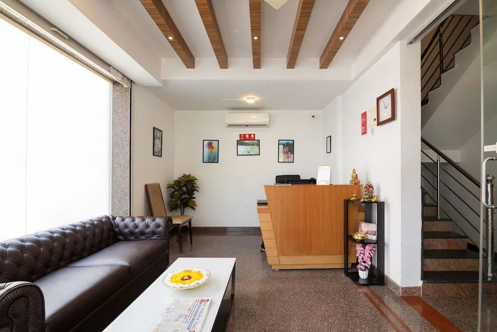 OYO 4428 Central Platinum Suites