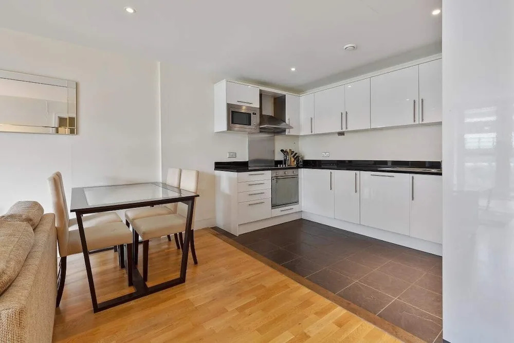 Stunning 2 Bed Apt W/balcony nr Islington
