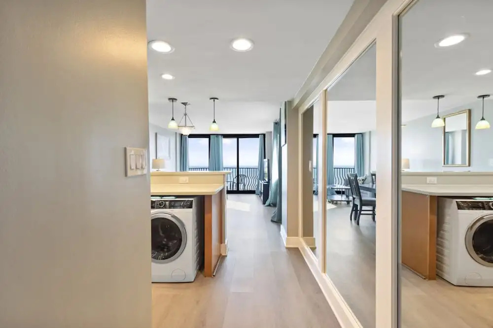Private 3BR's at Palms by Hosteeva