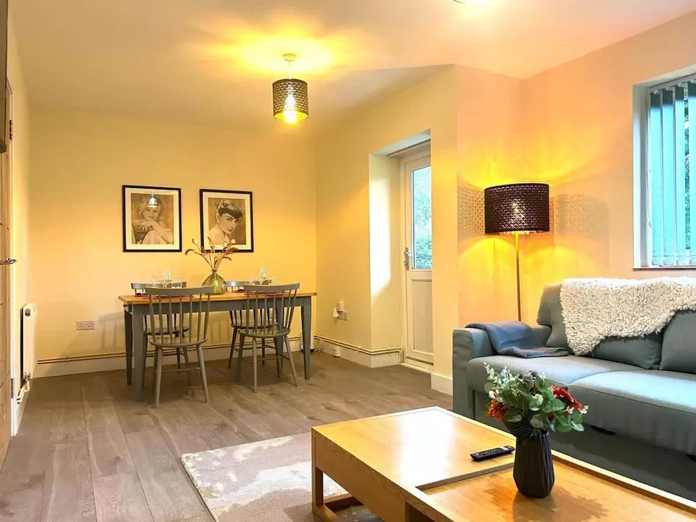 Spacious 2BR Flat Summertown Sleeps 7 5 Star