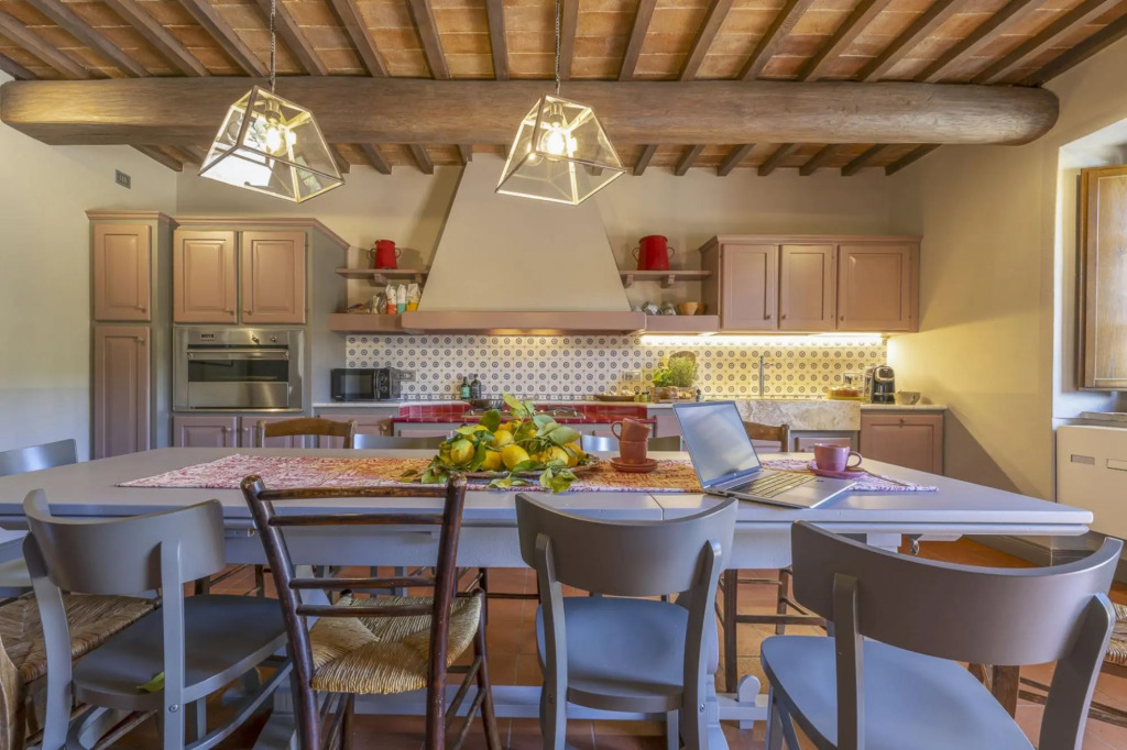 Villa Trasimena is a property with great character, located in a truly enviable position overlooking-Villa Trasimena