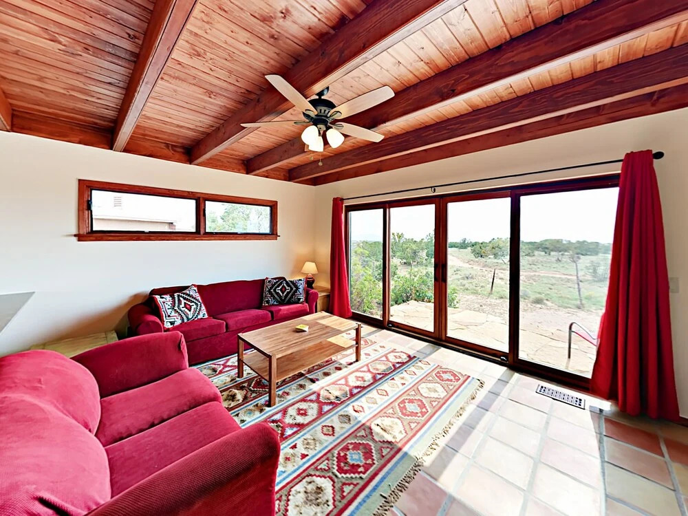 Secluded Oasis House 2 Bedrooms 1 Bathroom Home