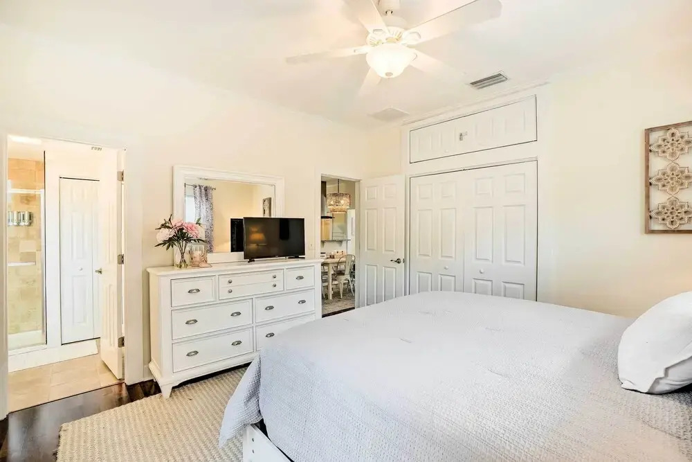 Historic Tarpon Springs Abode ~ 3 Mi to Beach