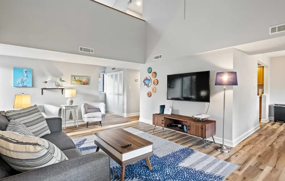 Walk to Coligny Beach Park: Coastal Oasis w/ Pool