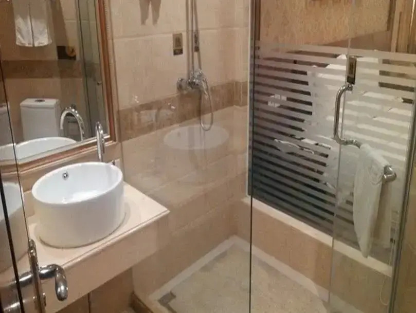 Dezheng Hotel (Chengdu Huayang Sihe Subway Outlet)