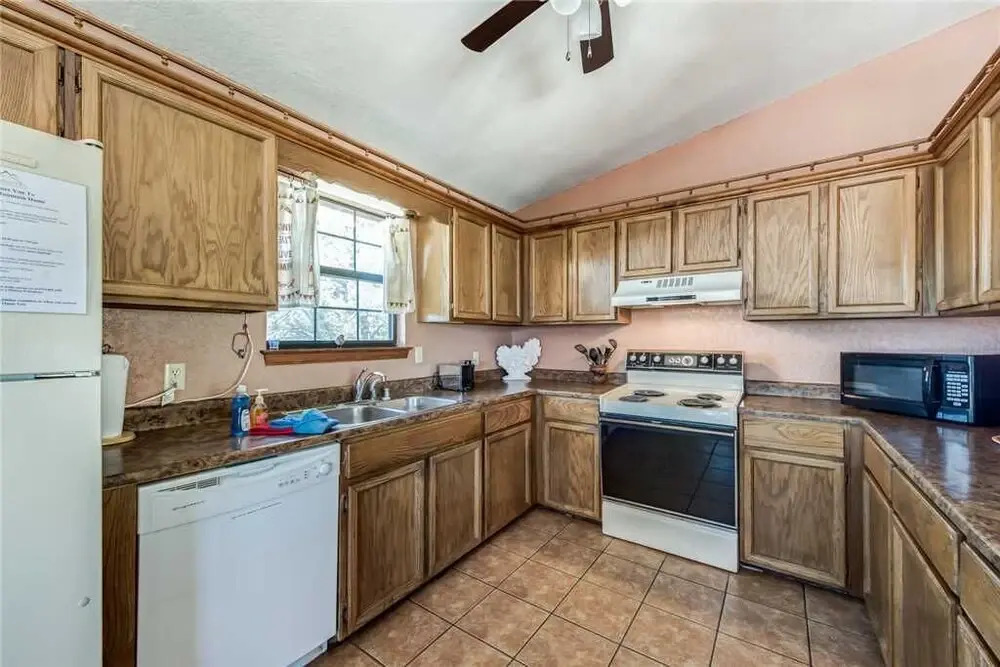2 Sisters Mountain Home - Three Bedroom Cabin with Hot Tub