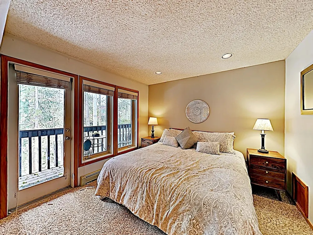 Creekside Townhouse #300 - 3 Br townhouse by RedAwning