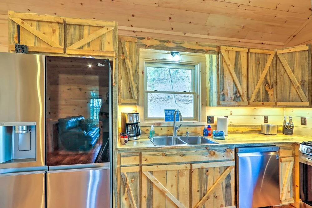 Luxury Cabin Vacation Rental in Mineral Bluff
