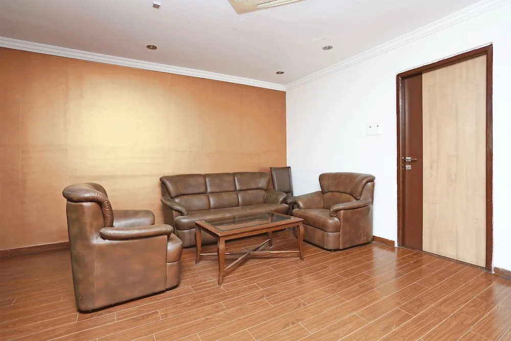 OYO 7552 Hotel SVM Grand