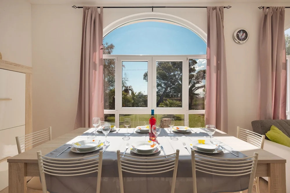 2317 Villa Rose by Barbarhouse
