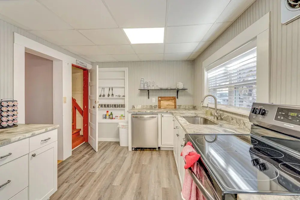 Near Murphy River Walk: Historic Downtown Home!