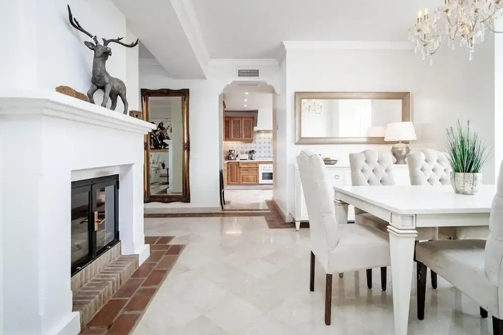 Lap- 3 bed Apartment on the Beach. Families Only