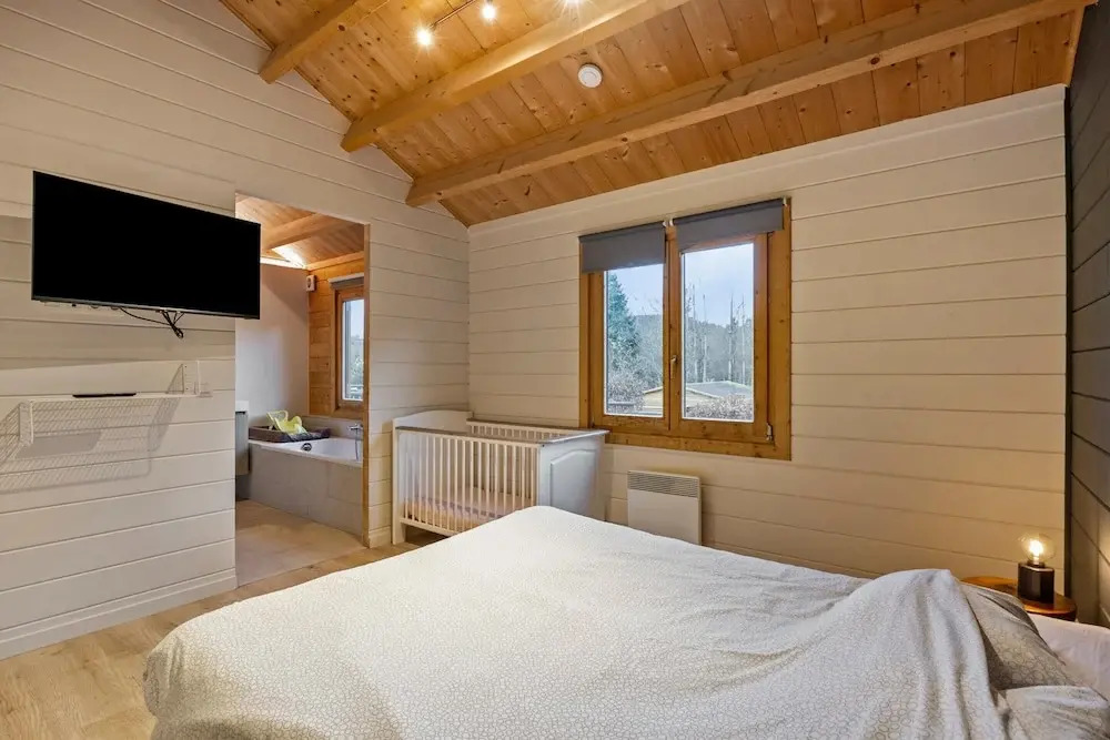 Elegant Chalet in Manhay With Sauna