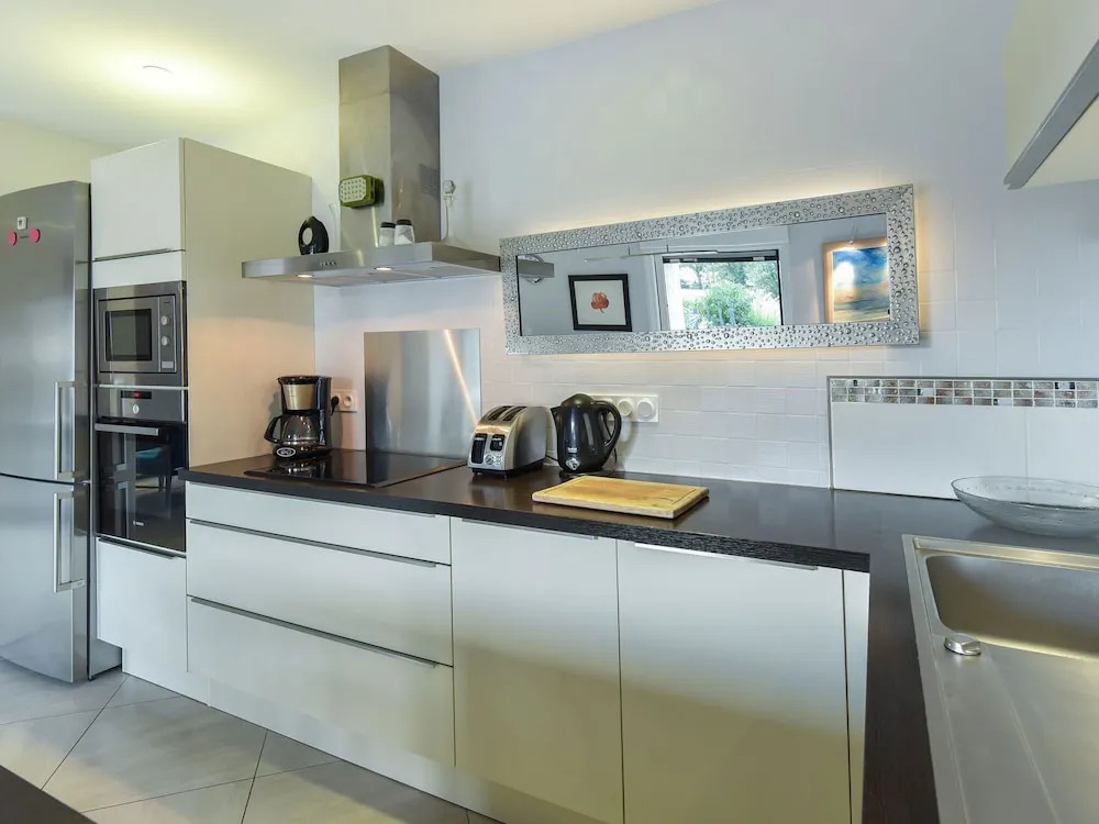 Luxury Holiday Home in Bannalec With Swimming Pool