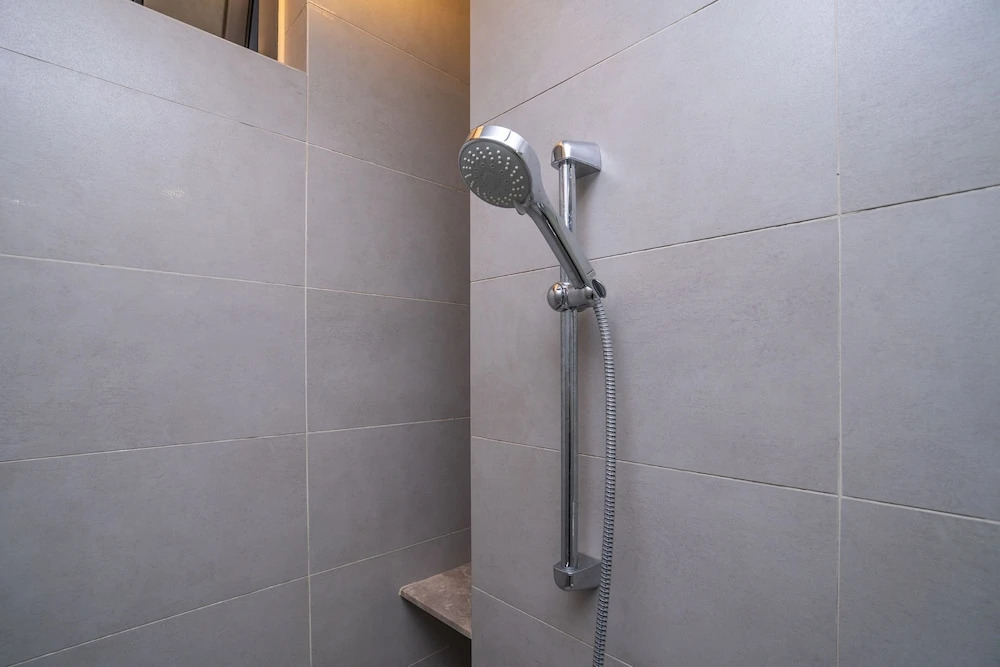OYO Home 89725 Beautiful 3br Grand Medini