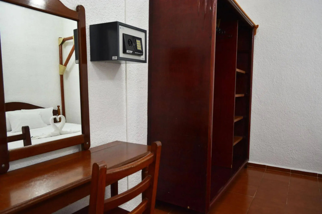 Hotel Maya Azul